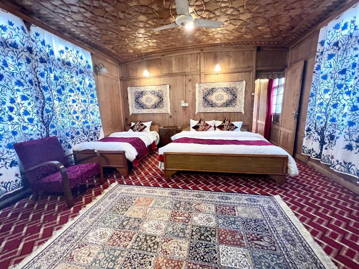 Bed and Breakfast Lake Victoria Houseboats à Srīnagar Extérieur photo