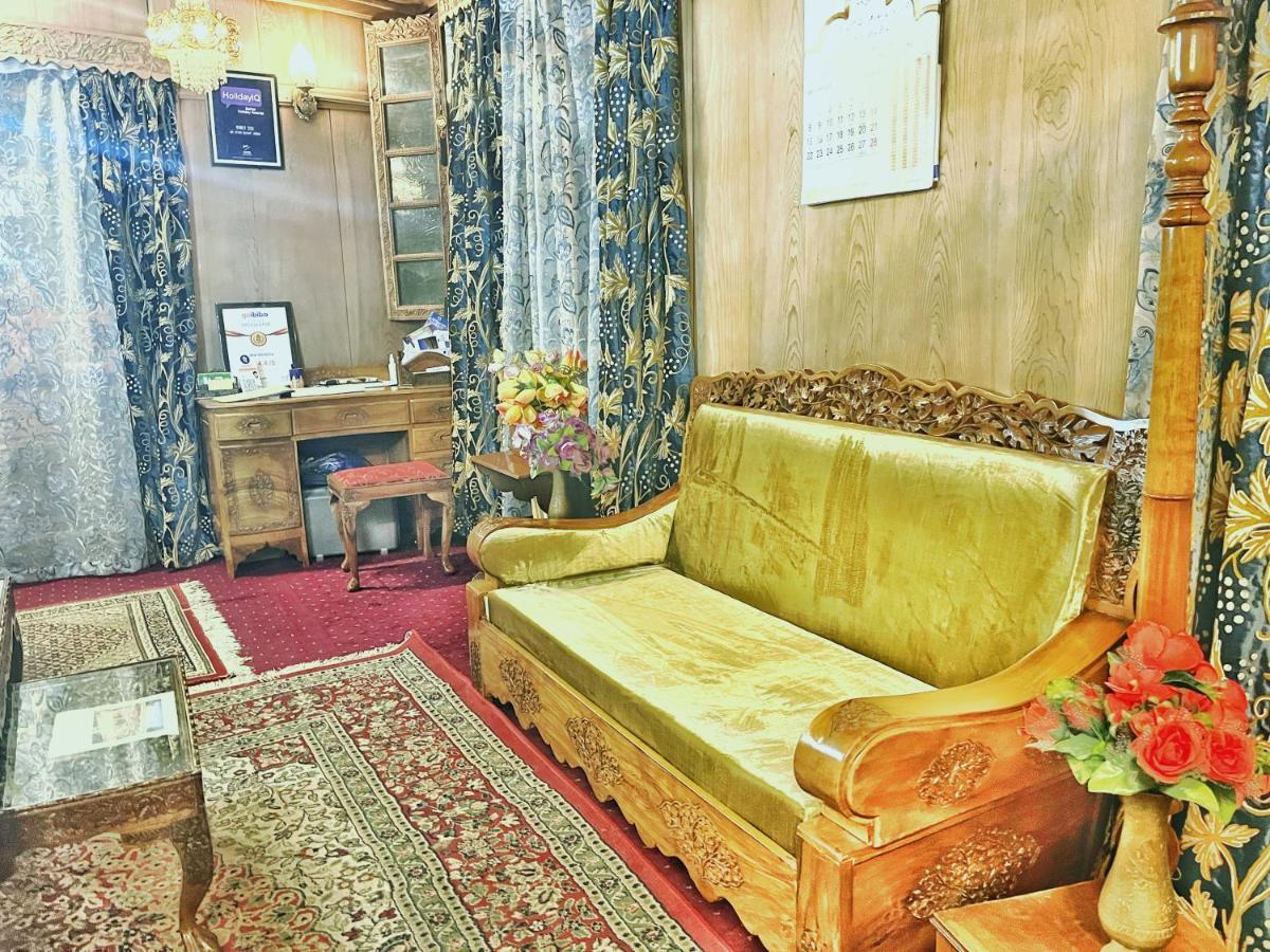 Bed and Breakfast Lake Victoria Houseboats à Srīnagar Extérieur photo