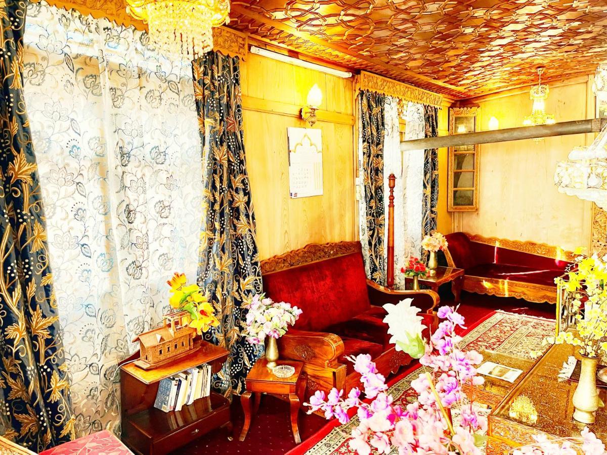 Bed and Breakfast Lake Victoria Houseboats à Srīnagar Extérieur photo