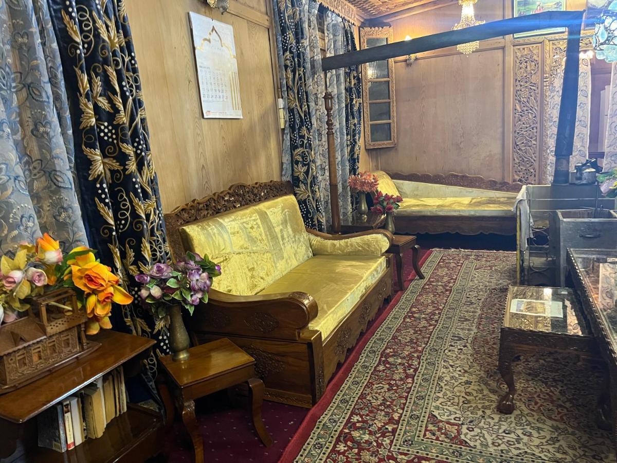 Bed and Breakfast Lake Victoria Houseboats à Srīnagar Extérieur photo